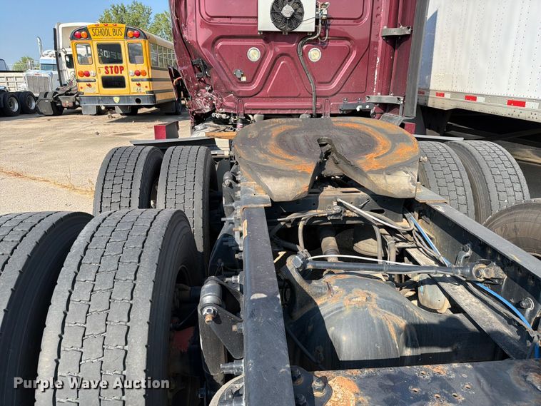 image for item YA4266 2021 Freightliner Cascadia 126 semi truck