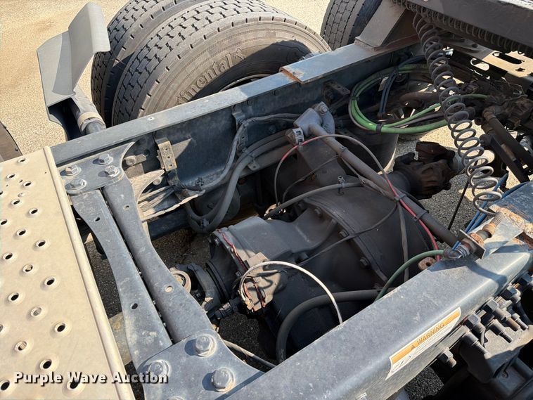image for item YA4266 2021 Freightliner Cascadia 126 semi truck