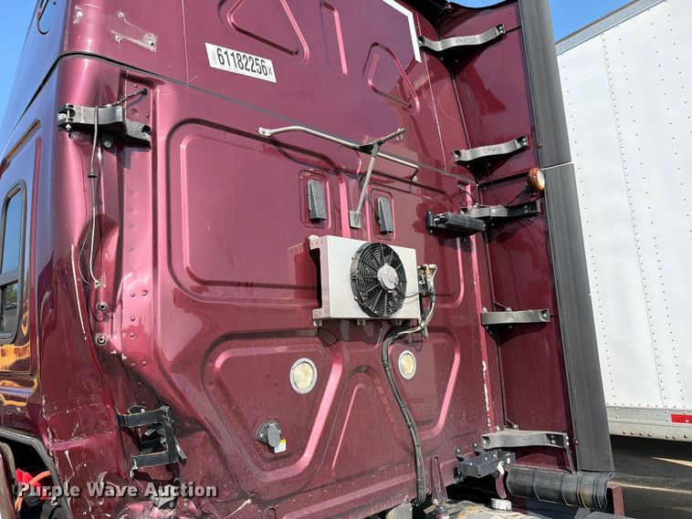 image for item YA4266 2021 Freightliner Cascadia 126 semi truck