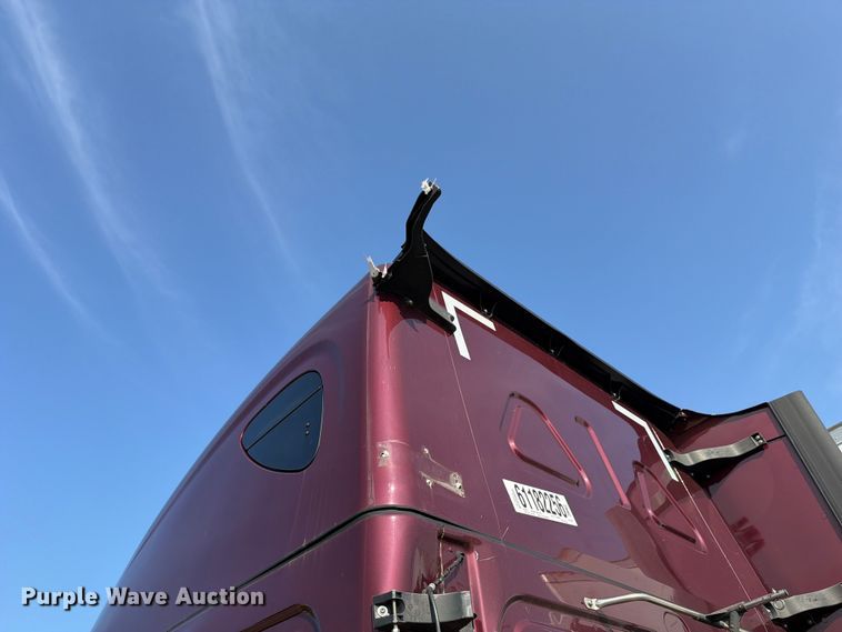 image for item YA4266 2021 Freightliner Cascadia 126 semi truck