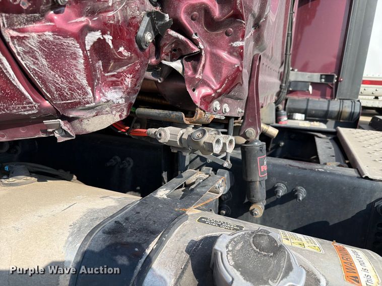 image for item YA4266 2021 Freightliner Cascadia 126 semi truck