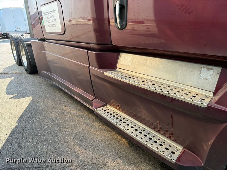 image for item YA4266 2021 Freightliner Cascadia 126 semi truck