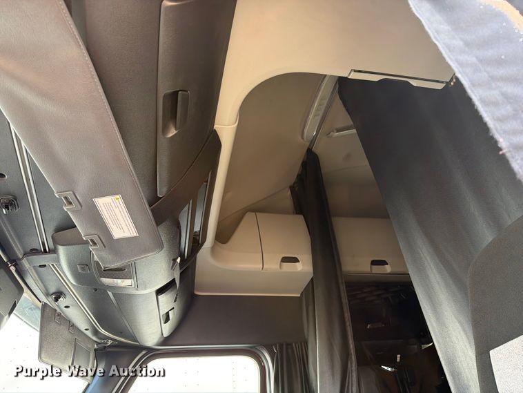 image for item YA4266 2021 Freightliner Cascadia 126 semi truck