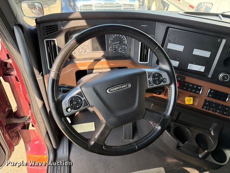 image for item YA4266 2021 Freightliner Cascadia 126 semi truck