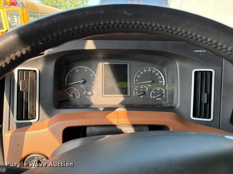 image for item YA4266 2021 Freightliner Cascadia 126 semi truck