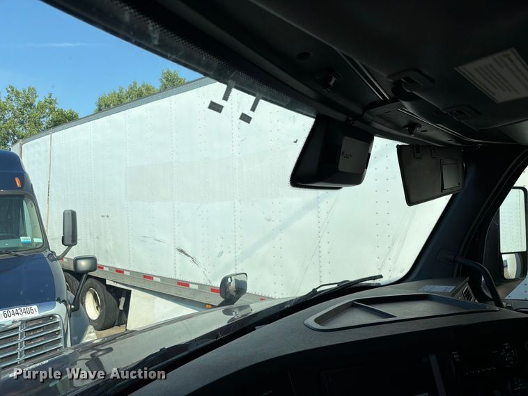 image for item YA4266 2021 Freightliner Cascadia 126 semi truck