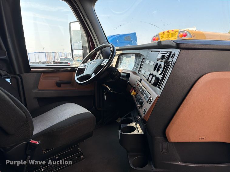 image for item YA4266 2021 Freightliner Cascadia 126 semi truck