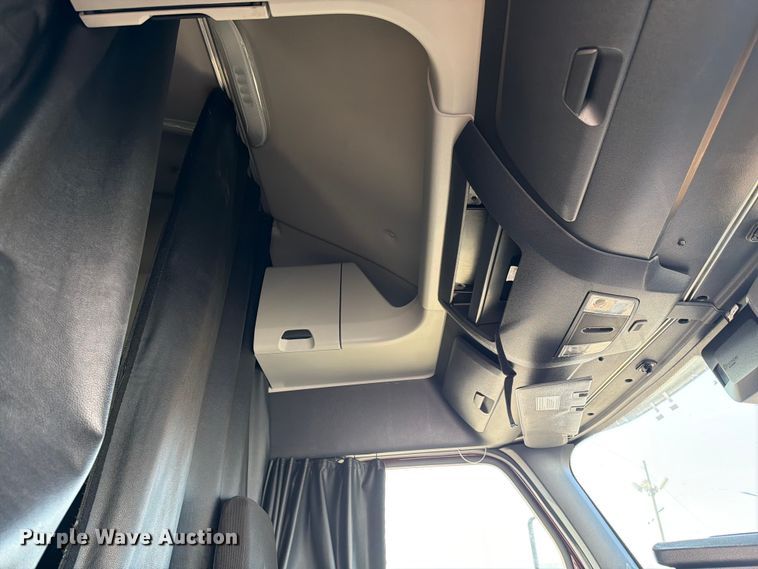 image for item YA4266 2021 Freightliner Cascadia 126 semi truck