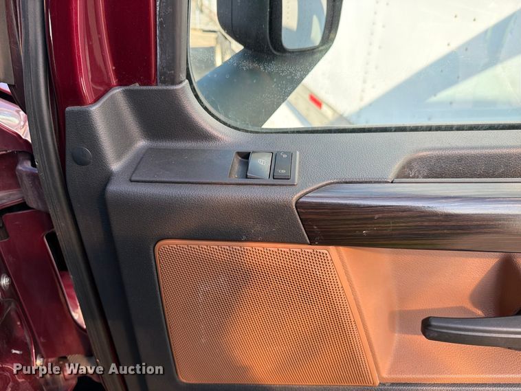 image for item YA4266 2021 Freightliner Cascadia 126 semi truck