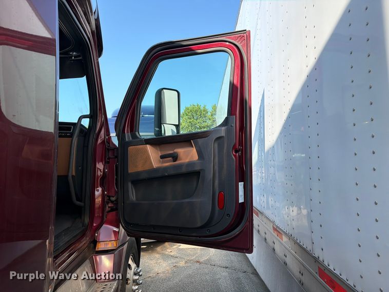 image for item YA4266 2021 Freightliner Cascadia 126 semi truck