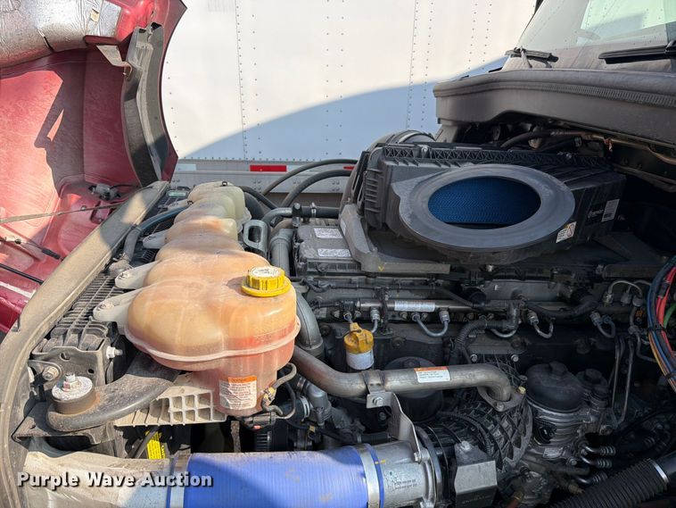 image for item YA4266 2021 Freightliner Cascadia 126 semi truck