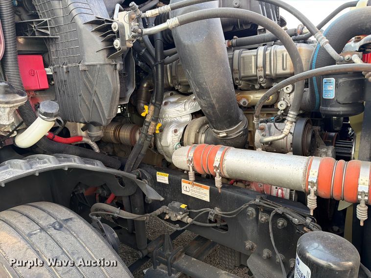 image for item YA4266 2021 Freightliner Cascadia 126 semi truck