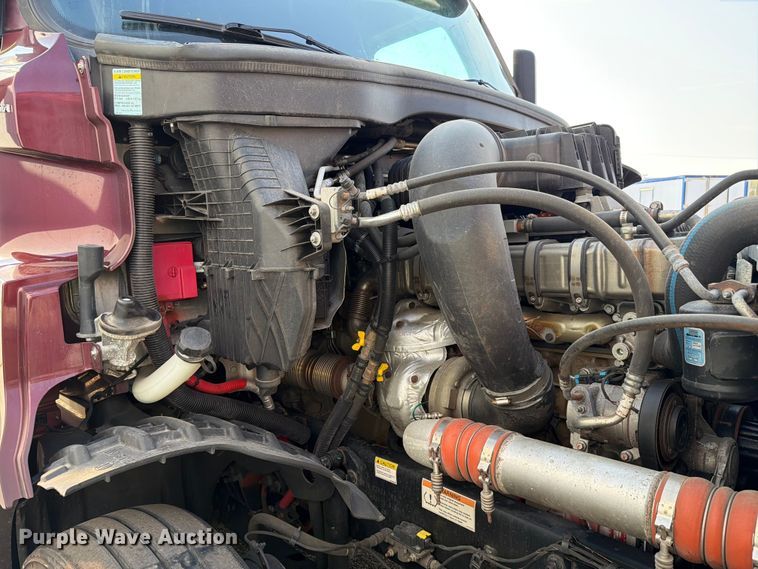 image for item YA4266 2021 Freightliner Cascadia 126 semi truck