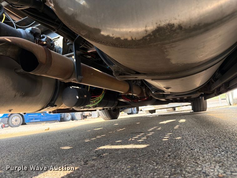 image for item YA4266 2021 Freightliner Cascadia 126 semi truck