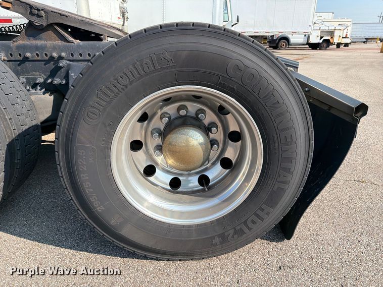 image for item YA4266 2021 Freightliner Cascadia 126 semi truck