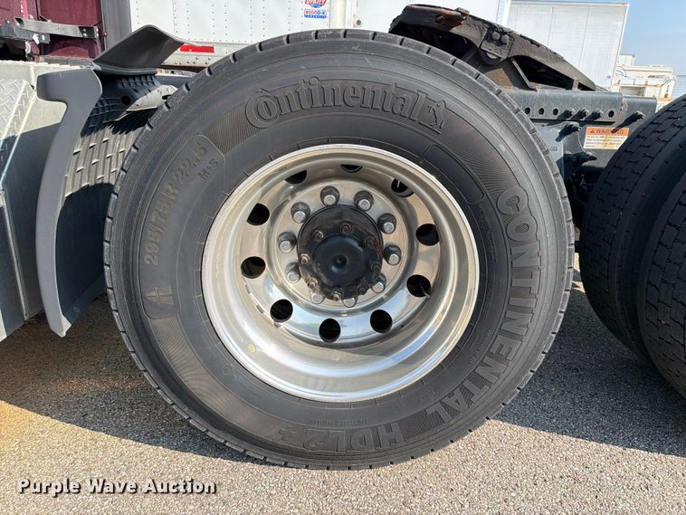 image for item YA4266 2021 Freightliner Cascadia 126 semi truck