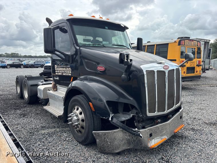 image for item YA4354 2015 Peterbilt 579 semi truck