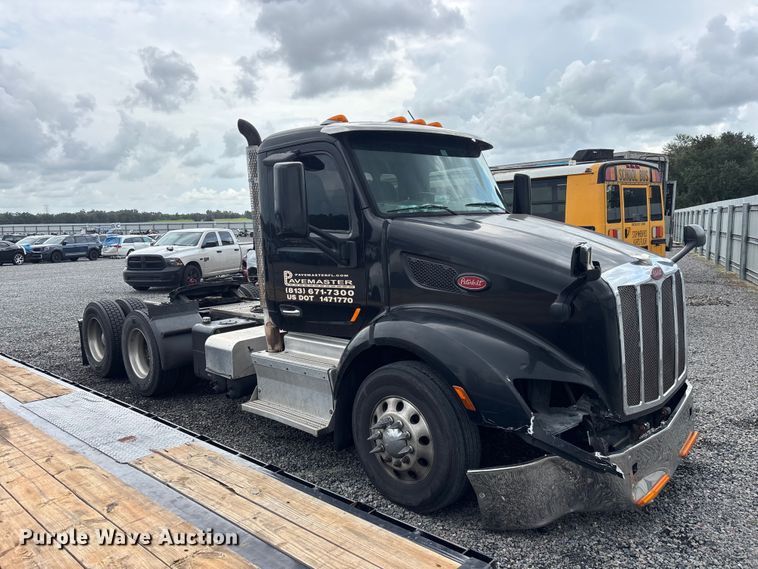 image for item YA4354 2015 Peterbilt 579 semi truck