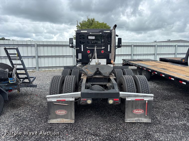 image for item YA4354 2015 Peterbilt 579 semi truck
