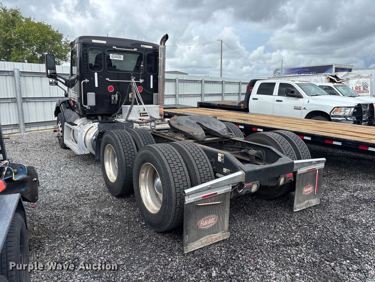 image for item YA4354 2015 Peterbilt 579 semi truck