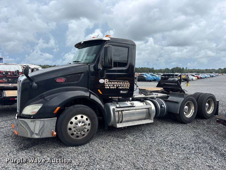 image for item YA4354 2015 Peterbilt 579 semi truck