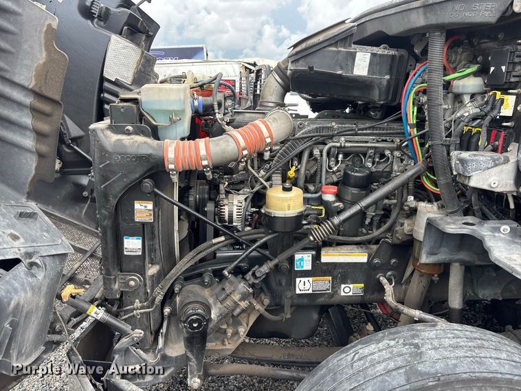 image for item YA4354 2015 Peterbilt 579 semi truck