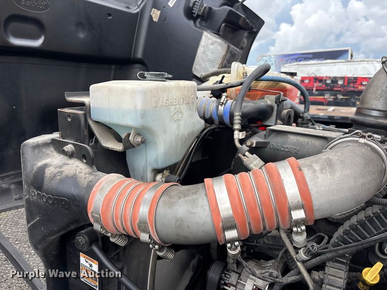 image for item YA4354 2015 Peterbilt 579 semi truck