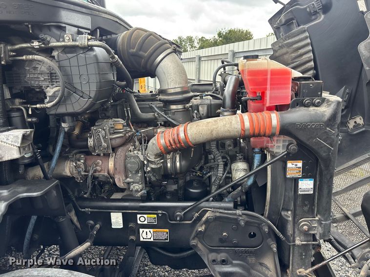 image for item YA4354 2015 Peterbilt 579 semi truck