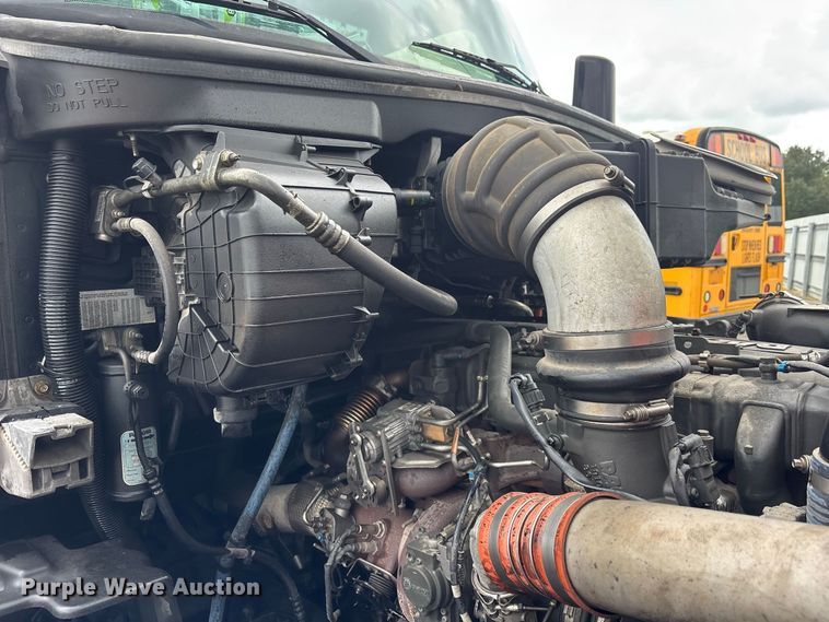 image for item YA4354 2015 Peterbilt 579 semi truck