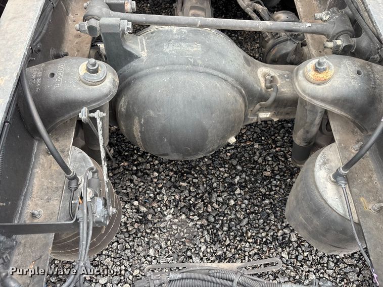 image for item YA4354 2015 Peterbilt 579 semi truck