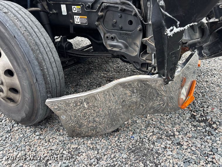 image for item YA4354 2015 Peterbilt 579 semi truck