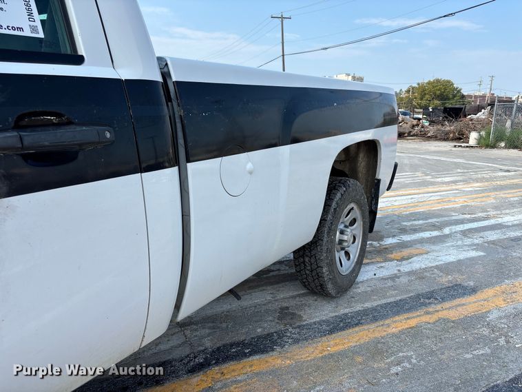 image for item DN6661 2010 Chevrolet Silverado 1500 pickup truck