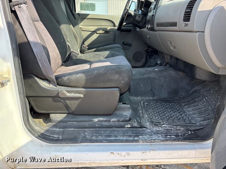 image for item DN6661 2010 Chevrolet Silverado 1500 pickup truck