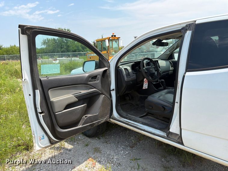 image for item DN6683 2017 Chevrolet Colorado Ext. Cab pickup truck cab and chassis
