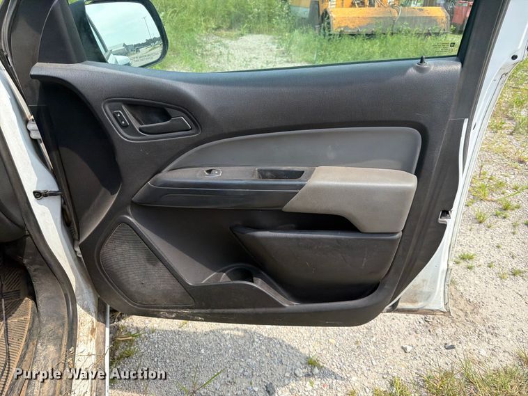image for item DN6683 2017 Chevrolet Colorado Ext. Cab pickup truck cab and chassis