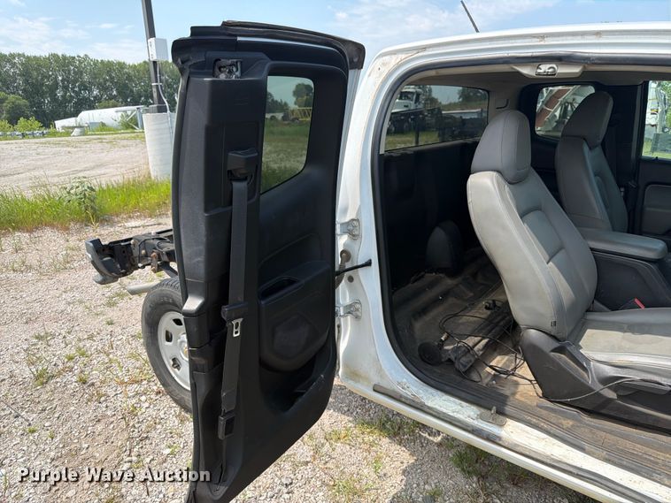 image for item DN6683 2017 Chevrolet Colorado Ext. Cab pickup truck cab and chassis