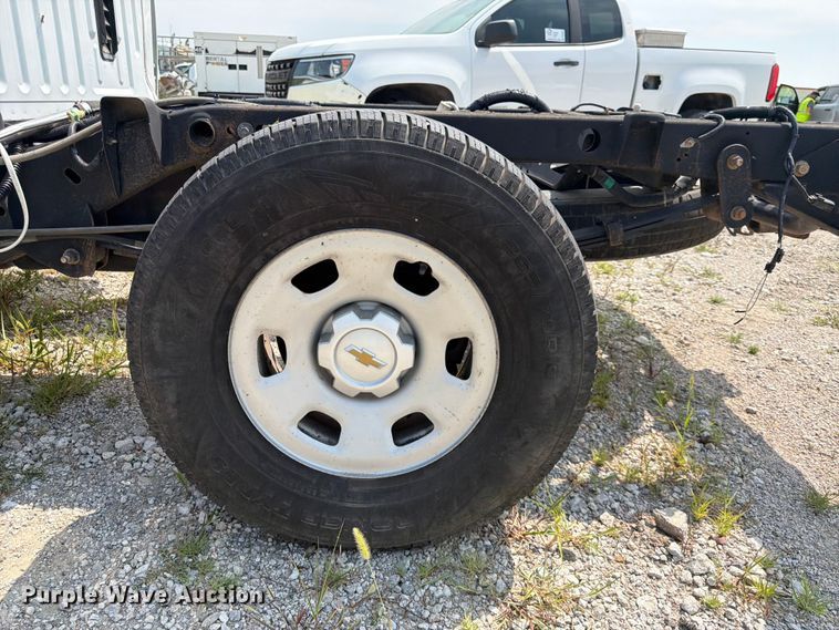 image for item DN6683 2017 Chevrolet Colorado Ext. Cab pickup truck cab and chassis