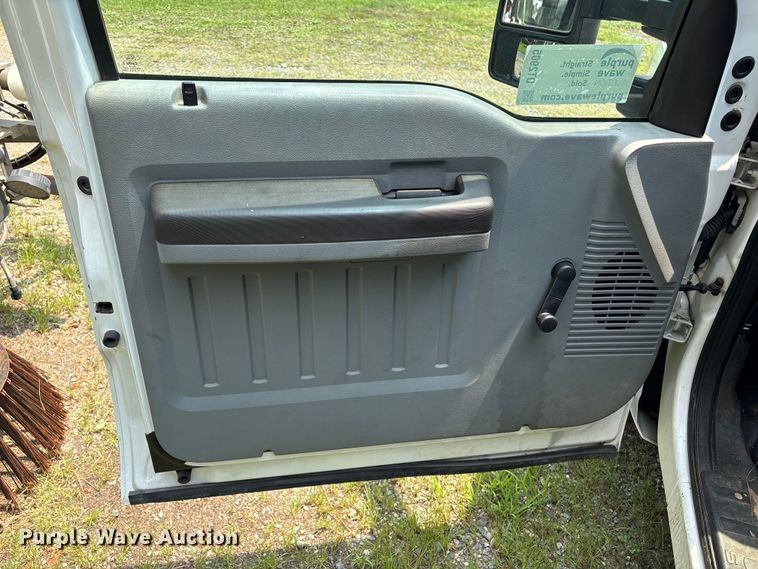 image for item DT2905 2015 Ford F250 Super Duty Ext. Cab pickup truck