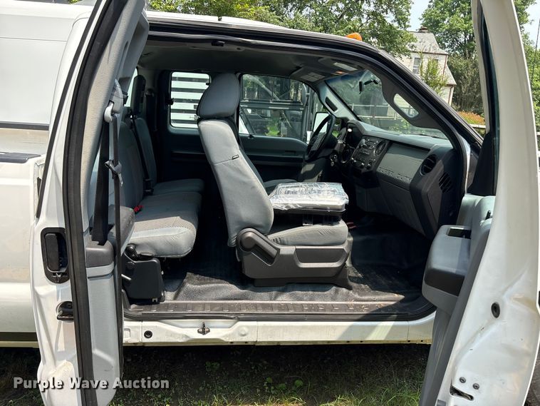 image for item DT2905 2015 Ford F250 Super Duty Ext. Cab pickup truck