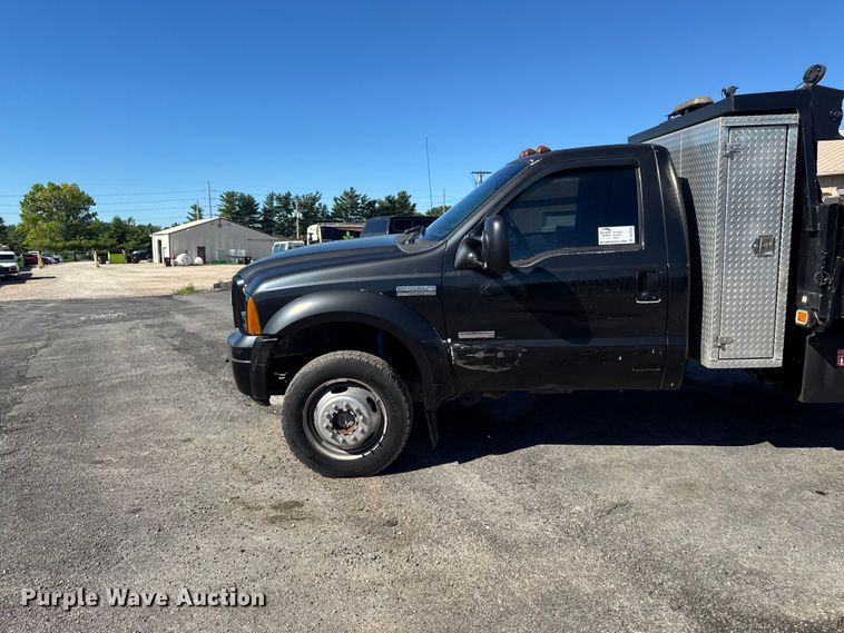 image for item DV2035 2007 Ford F550 Super Duty dump truck