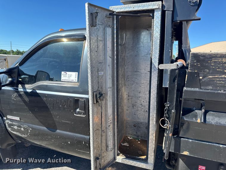 image for item DV2035 2007 Ford F550 Super Duty dump truck