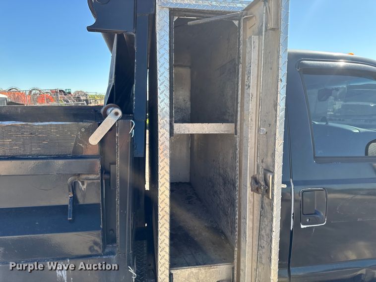 image for item DV2035 2007 Ford F550 Super Duty dump truck