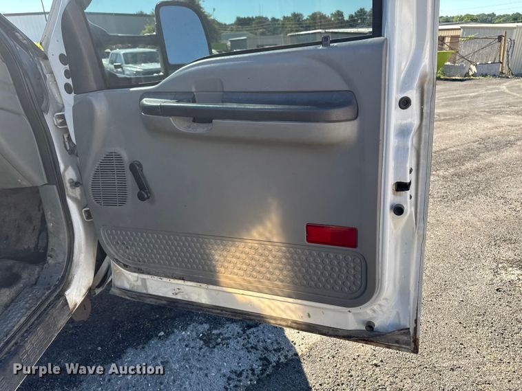 image for item DV2035 2007 Ford F550 Super Duty dump truck