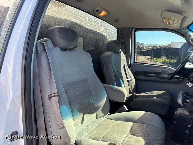 image for item DV2035 2007 Ford F550 Super Duty dump truck