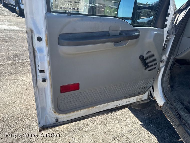 image for item DV2035 2007 Ford F550 Super Duty dump truck