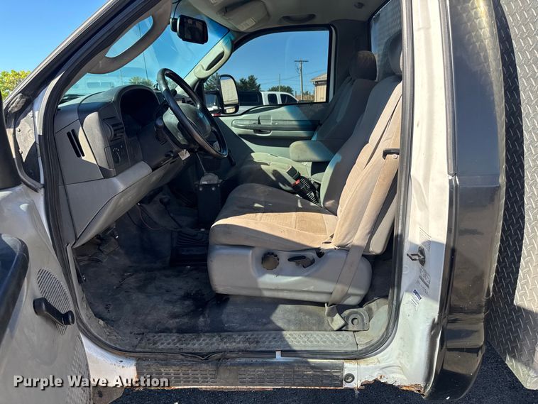 image for item DV2035 2007 Ford F550 Super Duty dump truck