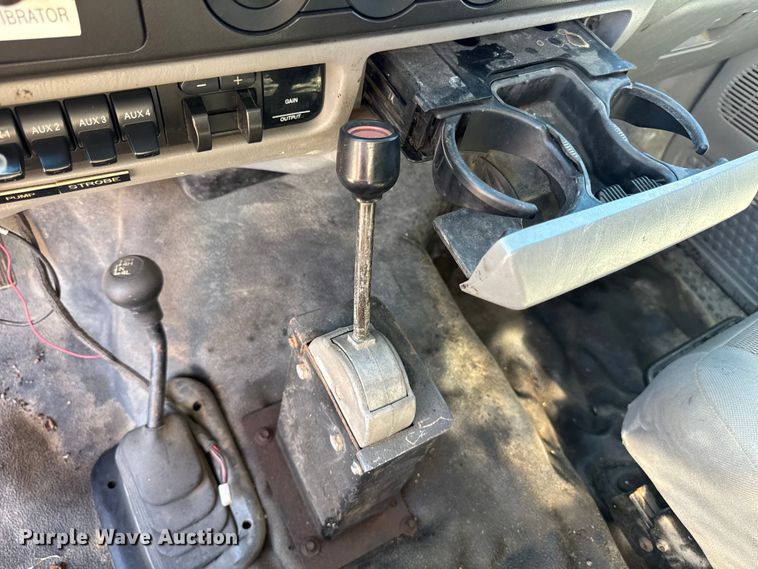 image for item DV2035 2007 Ford F550 Super Duty dump truck