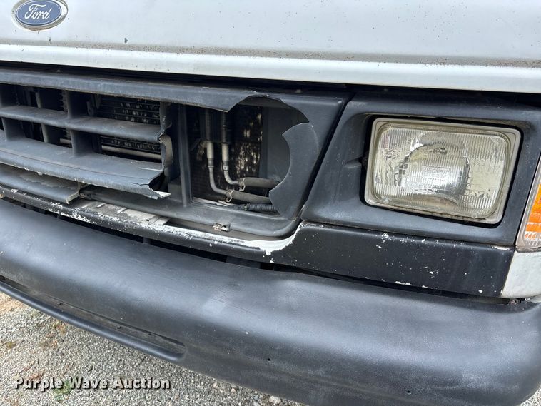 image for item DV4363 1999 Ford E350 box truck