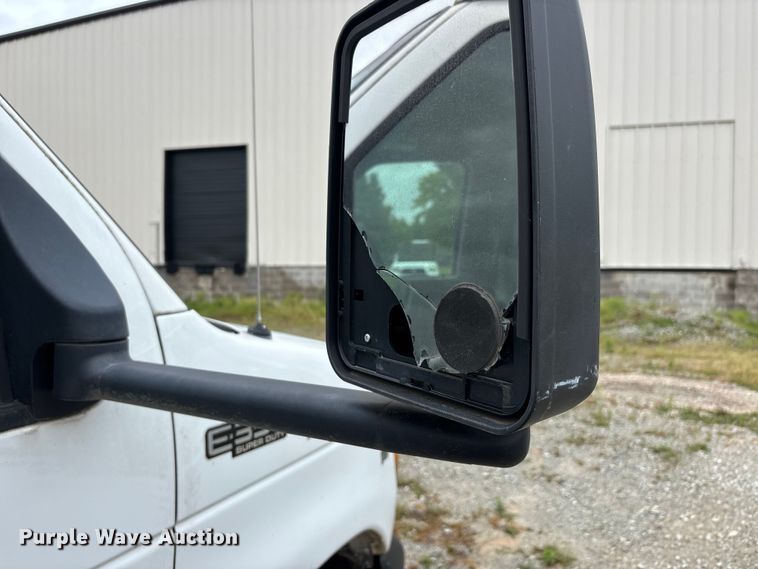 image for item DV4363 1999 Ford E350 box truck