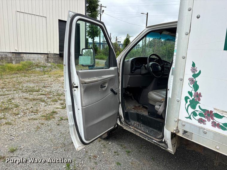 image for item DV4363 1999 Ford E350 box truck